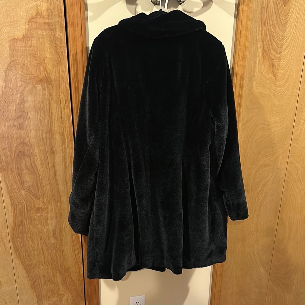 Vintage Luxurious Black Teddy Jacket with Plush Faux Fur - Picture 4 of 8